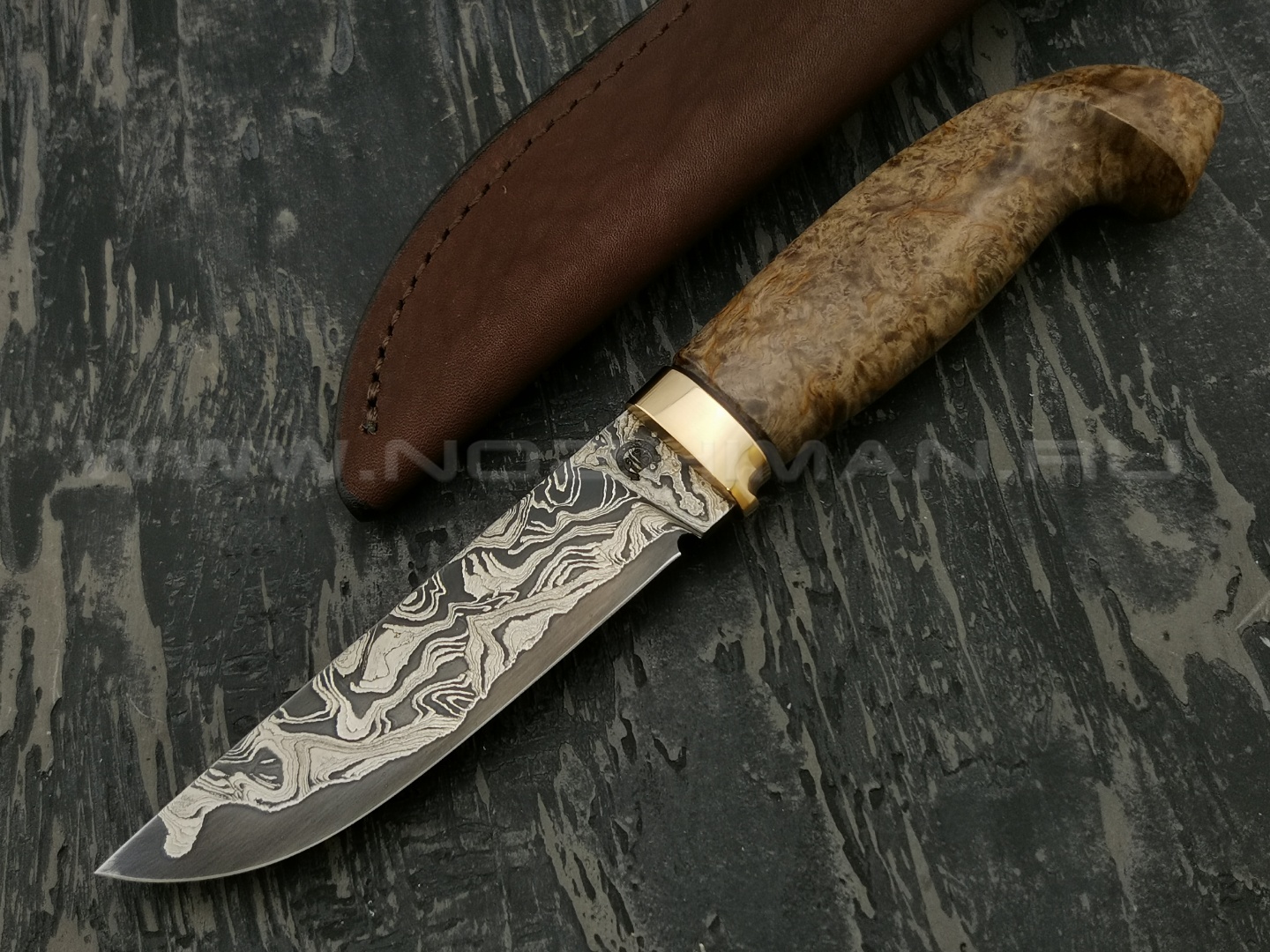 Нож НЛВ6 ламинированная сталь B400 рукоять стаб. карельская береза, латунь (Леонид Васильев)