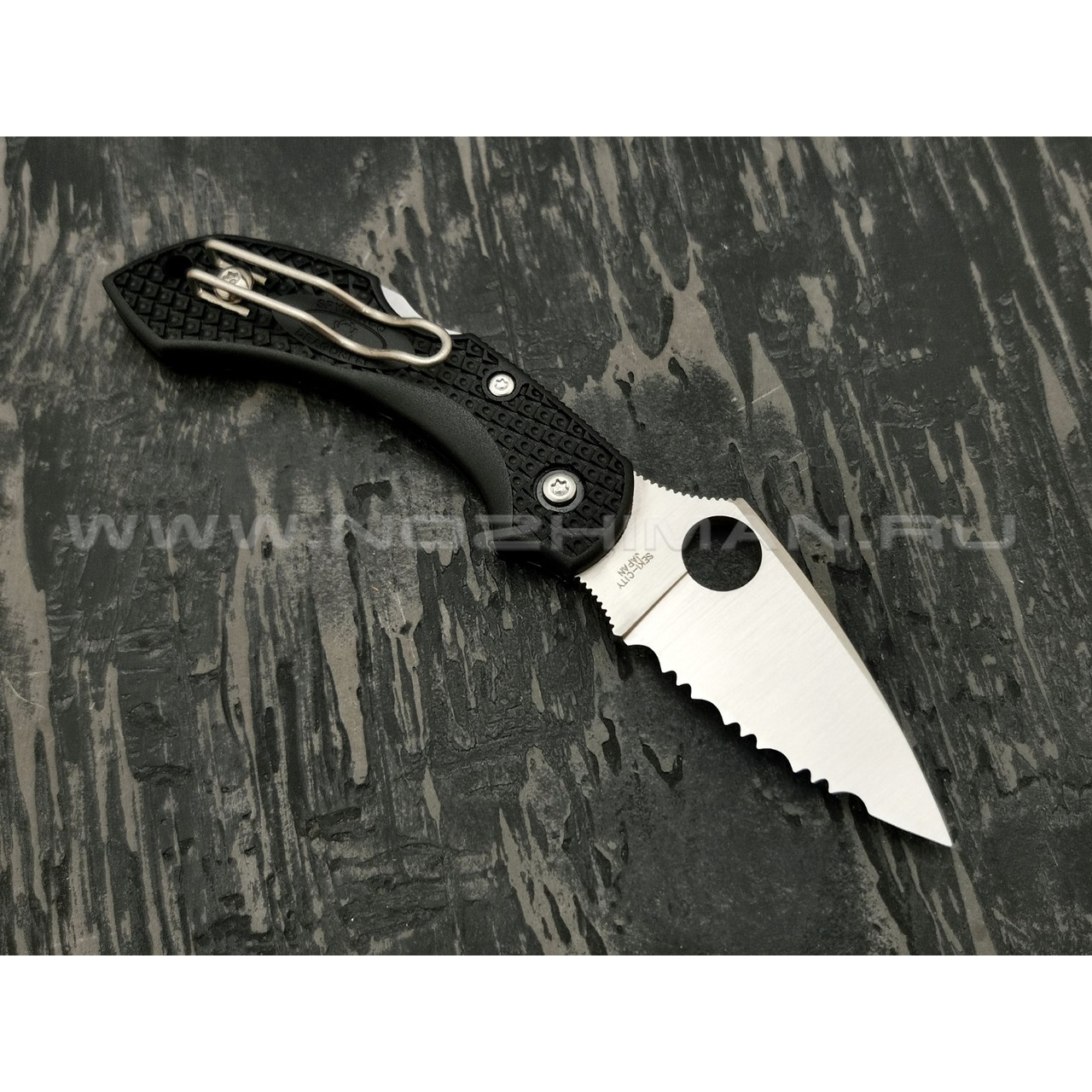 Нож Spyderco Dragonfly 2 C28SBK2 serrated, сталь VG-10 satin, рукоять FRN black