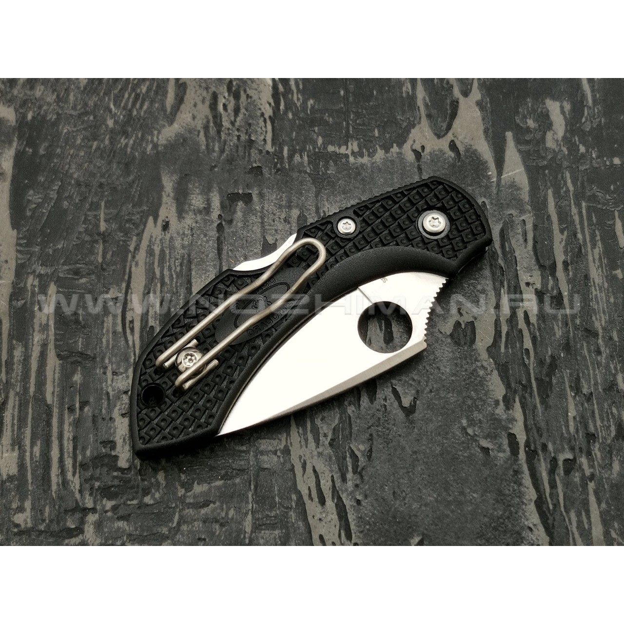 Нож Spyderco Dragonfly 2 C28SBK2 serrated, сталь VG-10 satin, рукоять FRN black