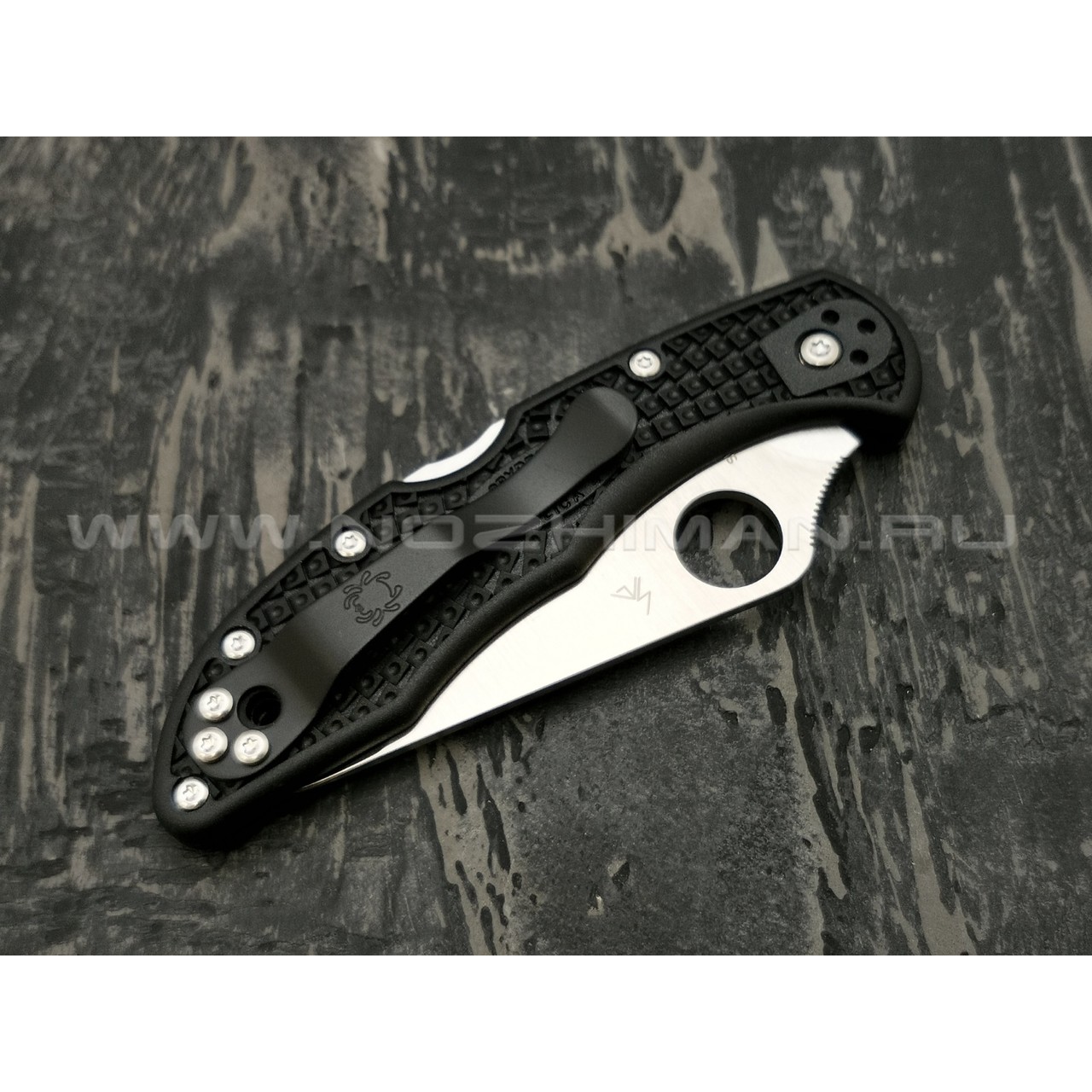 Нож Spyderco Delica 4 serrated C11SBK, сталь VG-10 satin, рукоять FRN black