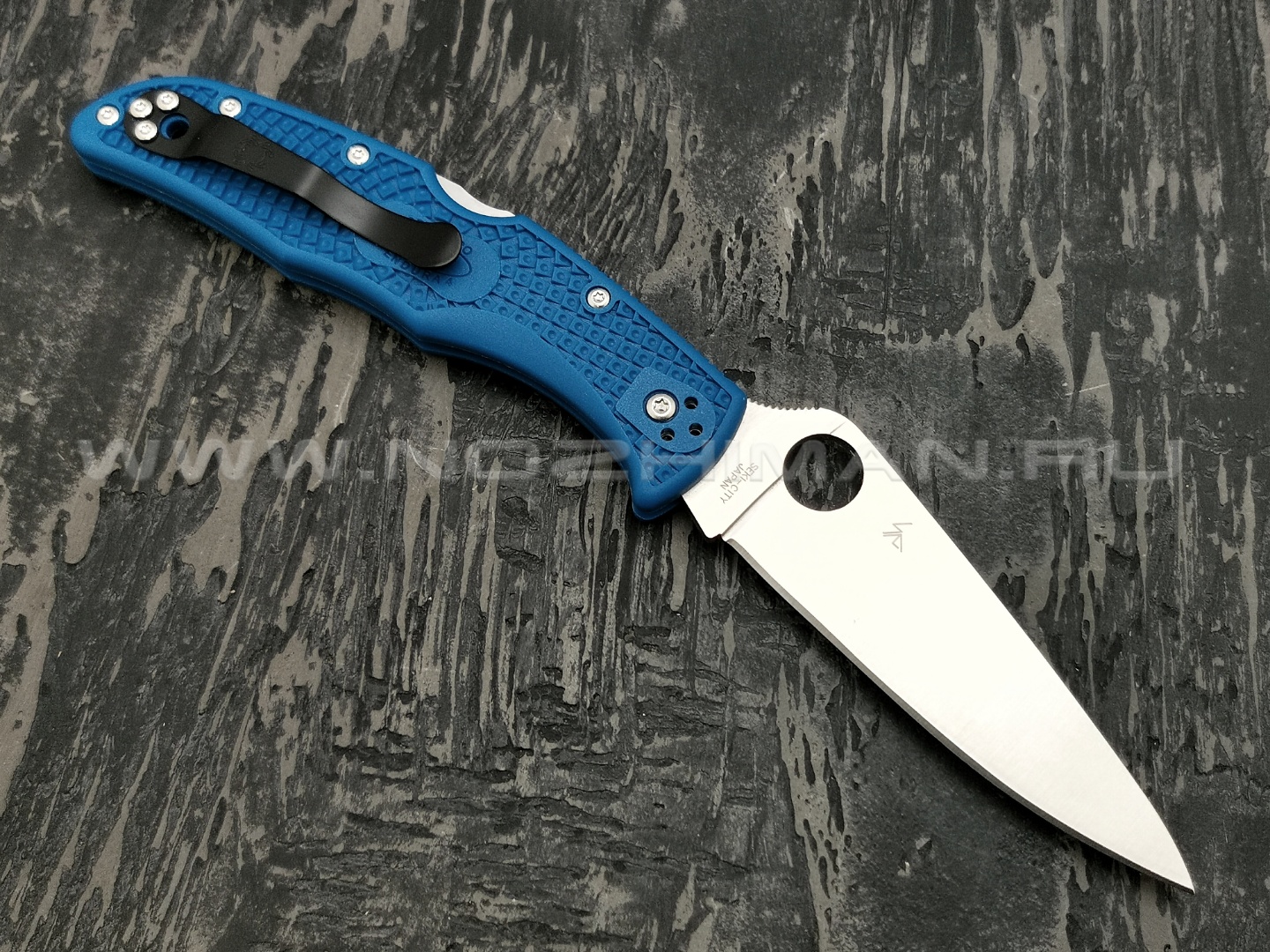Нож Spyderco Endura 4 Flat Ground Blue C10FPBL, сталь VG-10 satin, рукоять FRN Blue