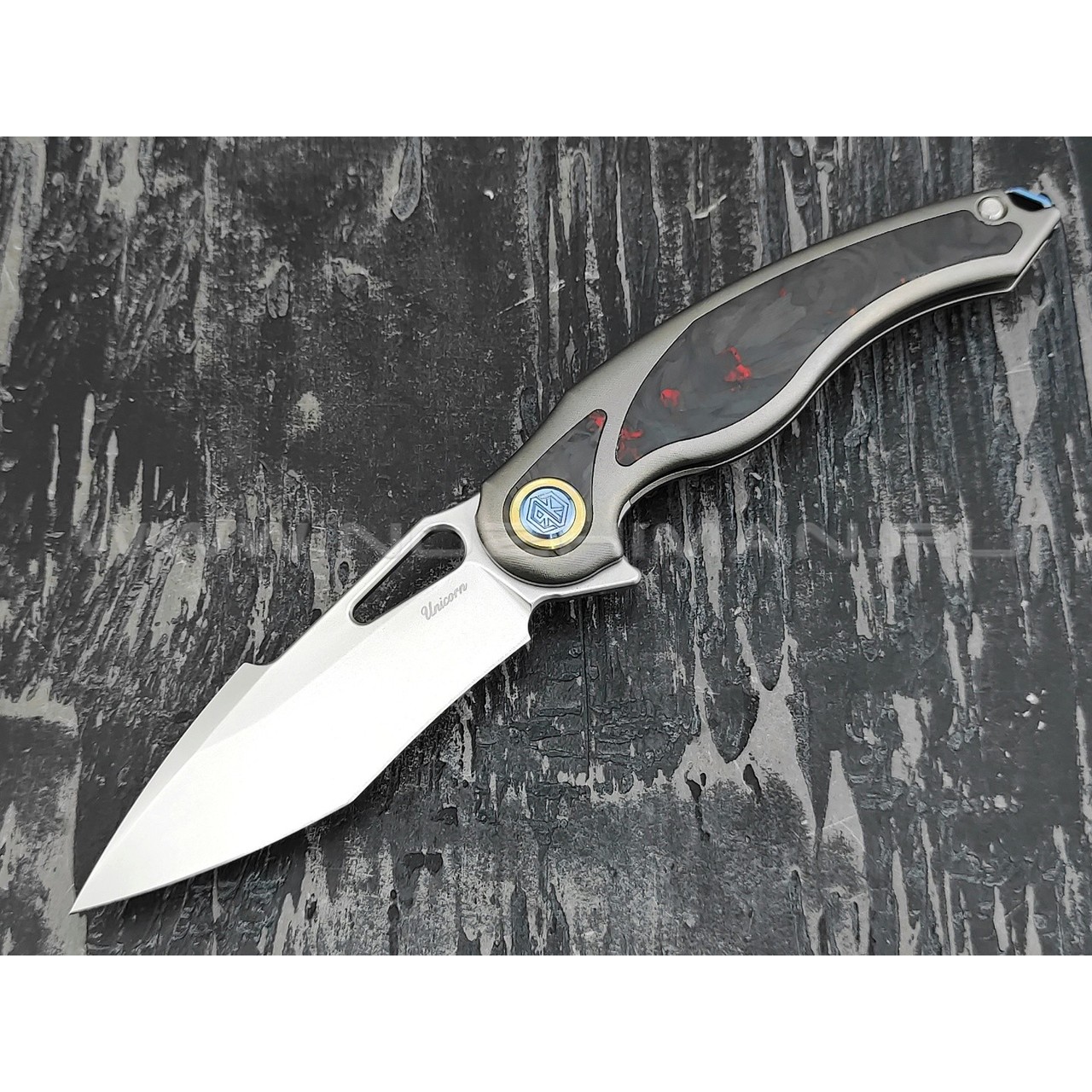 Нож Rike Knife Unicorn-RCF RK12165-1 сталь M390, рукоять титан и carbon
