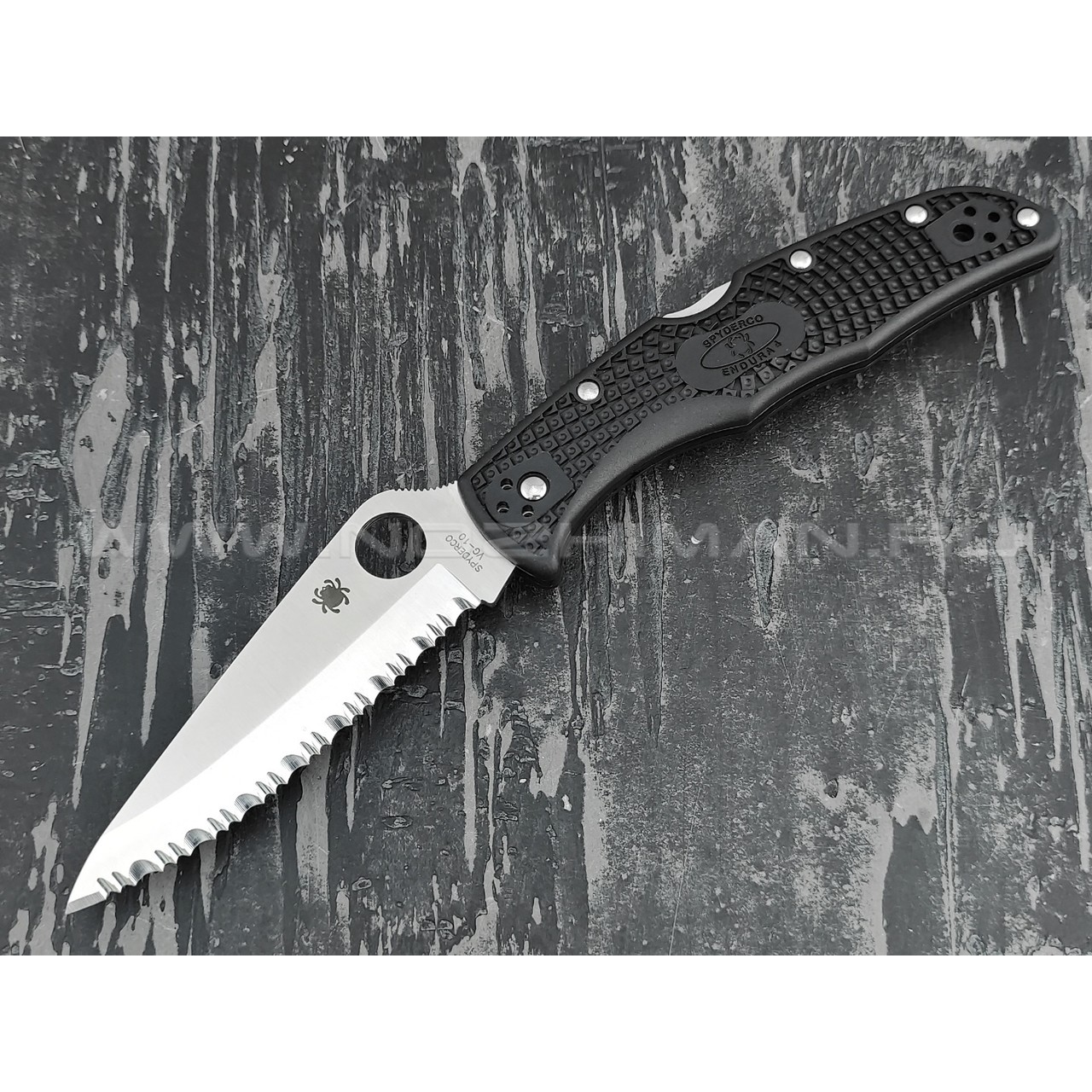 Нож Spyderco Endura 4 Serrated C10SBK, сталь VG-10, рукоять FRN