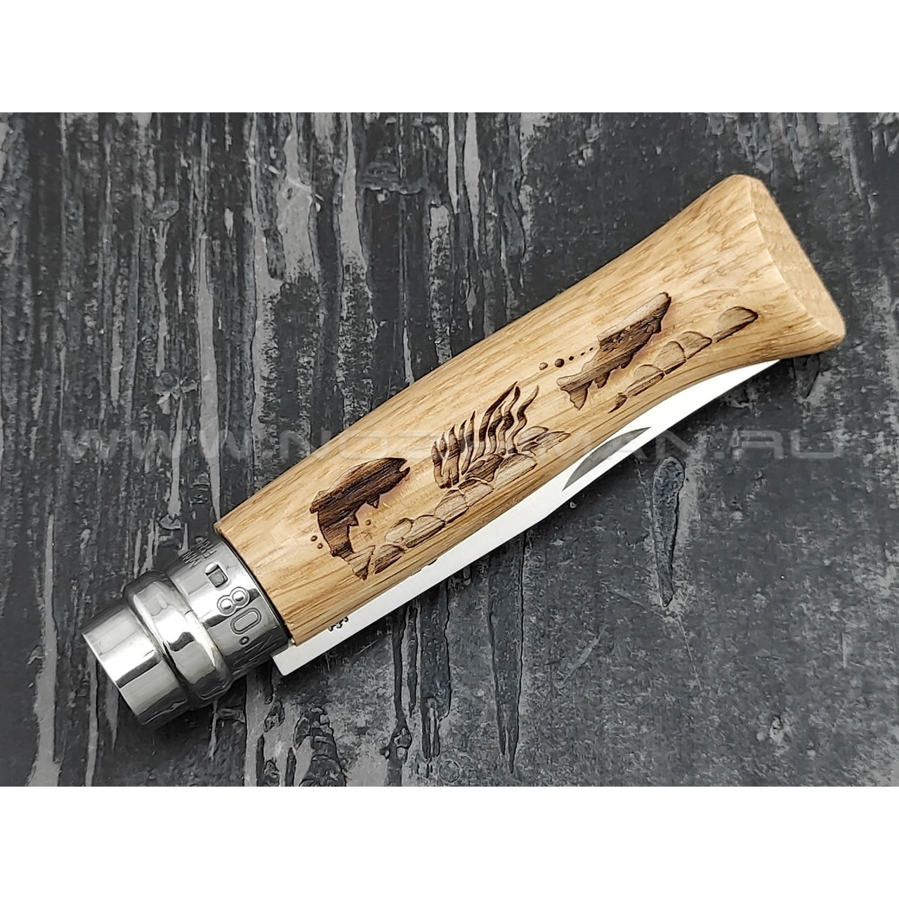 Нож Opinel Engraved №8 002334 Animalia Fish 2019 сталь Sandvik 12C27, рукоять дуб