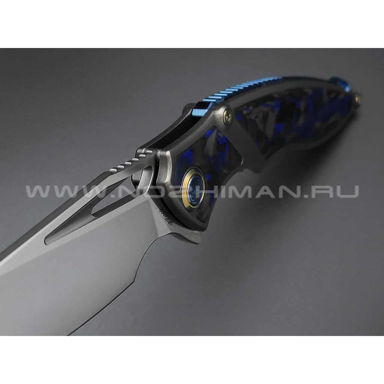 Rike Knife нож RK-1902-BCF сталь M390, рукоять Titanium/Carbon Blue