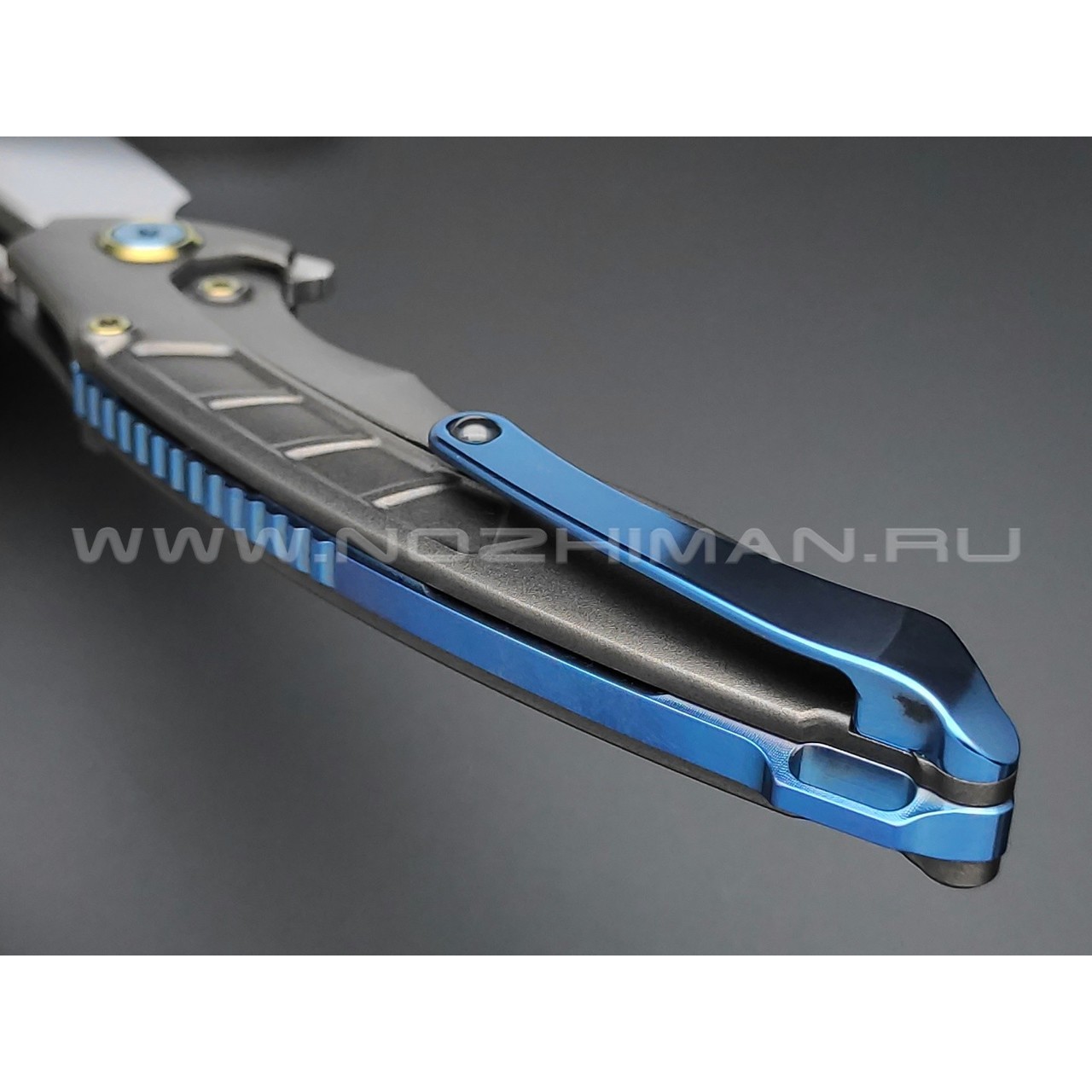 Rike Knife нож RK-1902-BCF сталь M390, рукоять Titanium/Carbon Blue