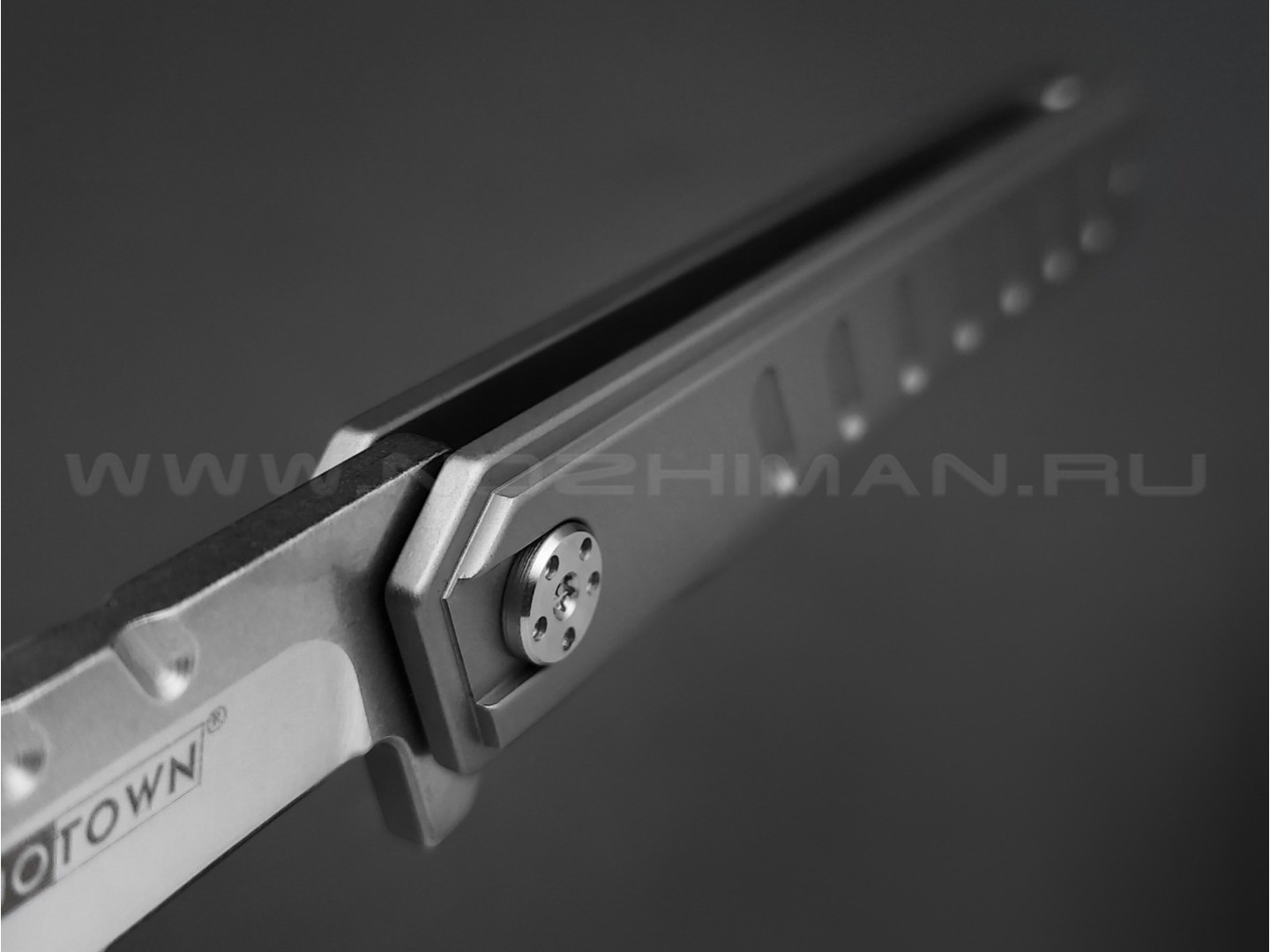 TuoTown нож 2DXW-T Grey сталь D2, рукоять Titanium