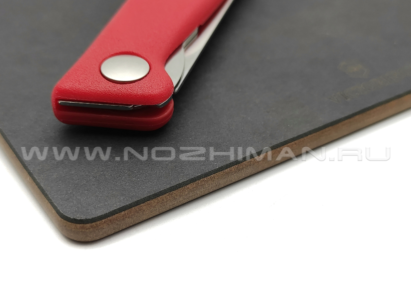 Швейцарский набор Victorinox 6.7191.F1 red (складной нож, разделочная доска)