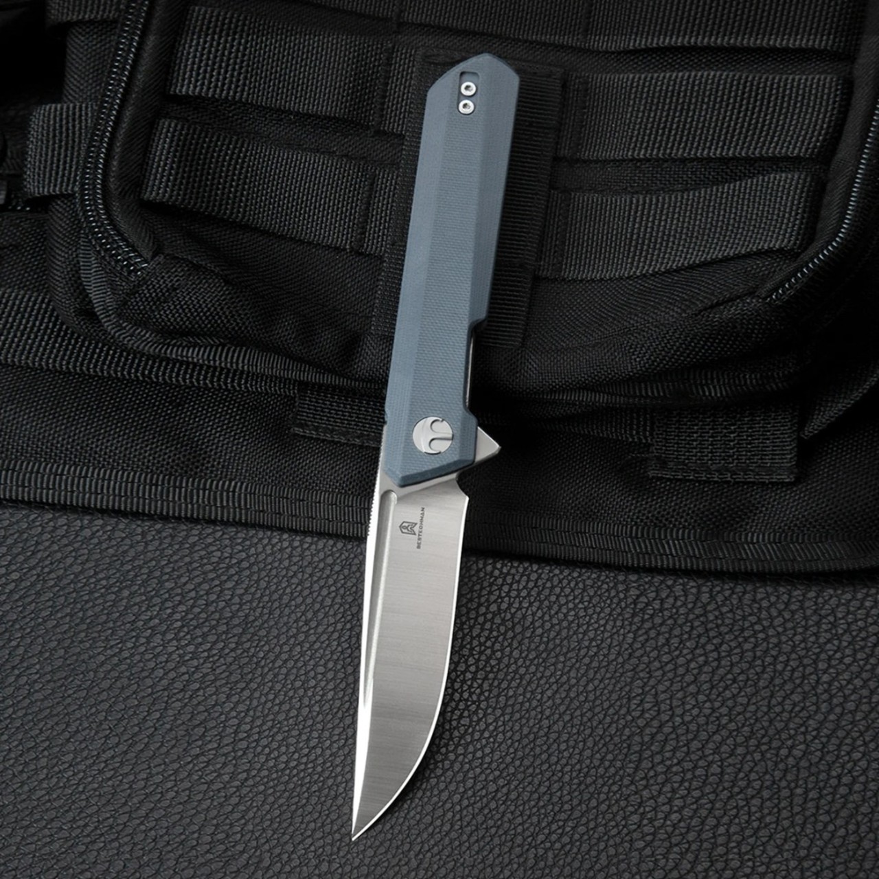 Нож Bestechman Dundee BMK01C сталь D2, рукоять G10 grey