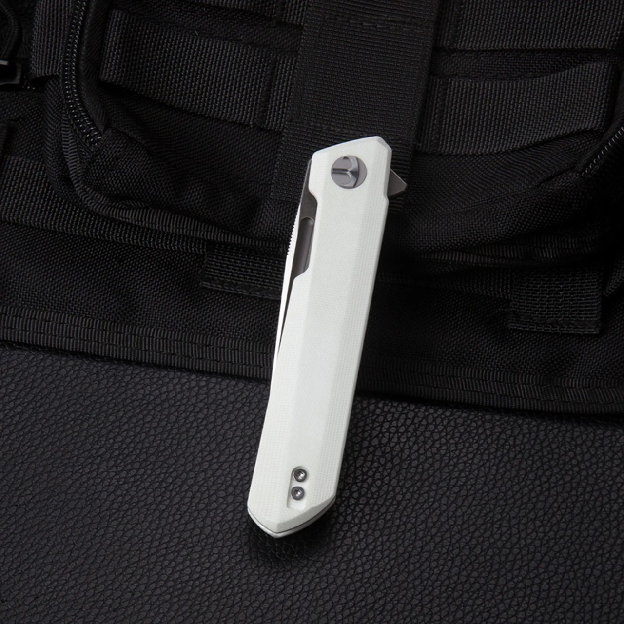 Нож Bestechman Dundee BMK01G сталь D2 satin, рукоять G10 white