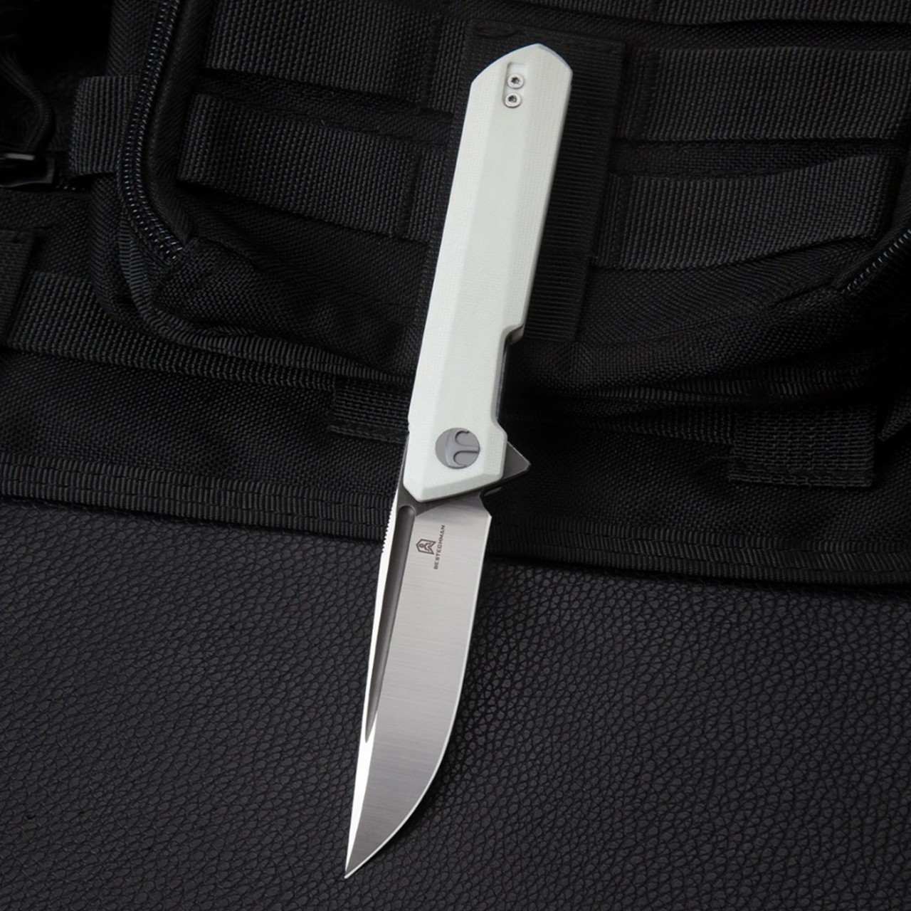 Нож Bestechman Dundee BMK01G сталь D2 satin, рукоять G10 white