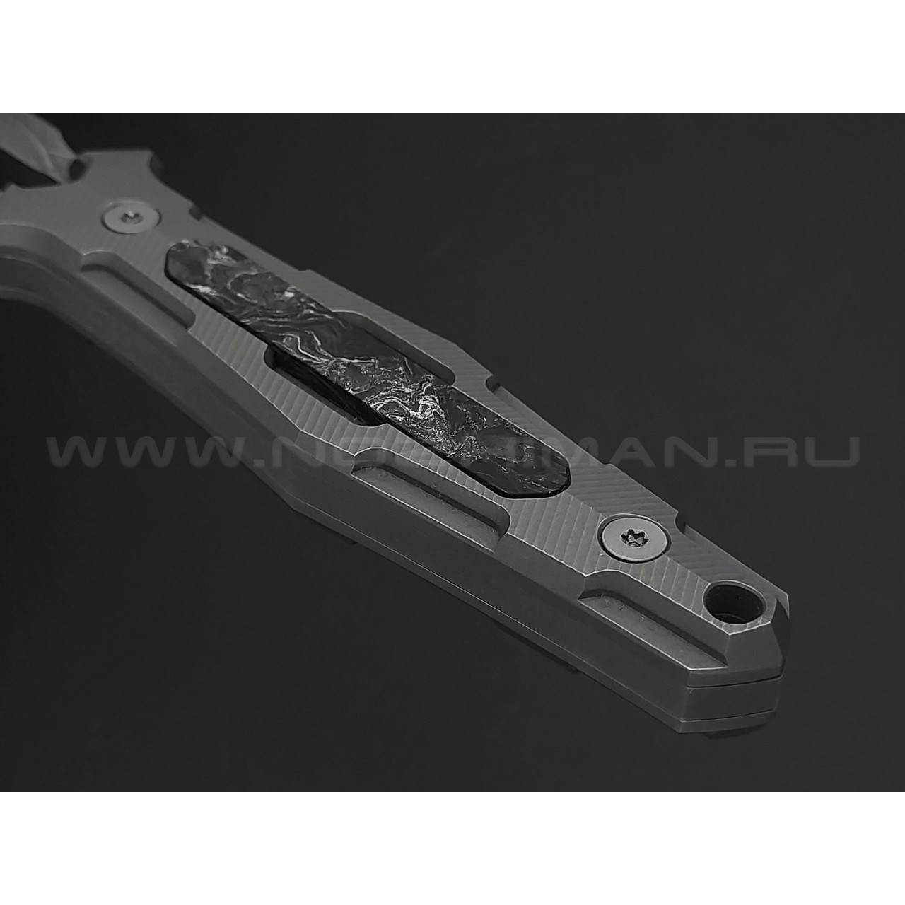 Neyris Knives нож TaoRan M сталь M398, рукоять Titanium, carbon fiber dark matter silver