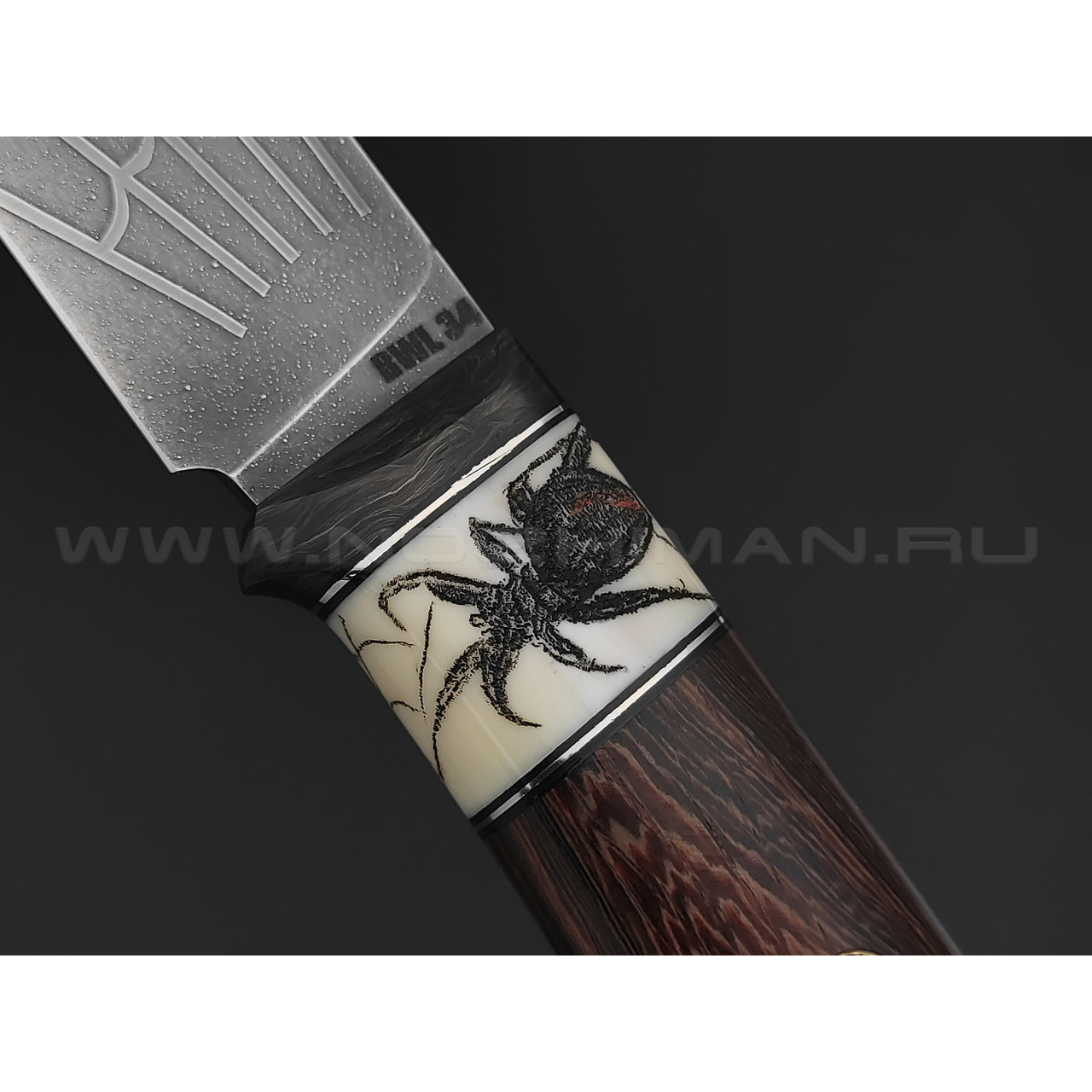 Дмитрий Болбат нож из стали RWL-34, рукоять Якаранда, бивень моржа со скримшоу, карбон, пины