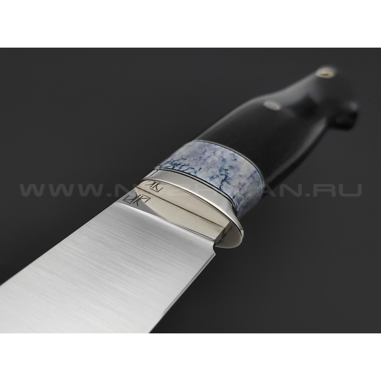 Кузница Ковчег нож Скаут сталь M398, рукоять Black wood, карельская береза, клык моржа, мельхиор