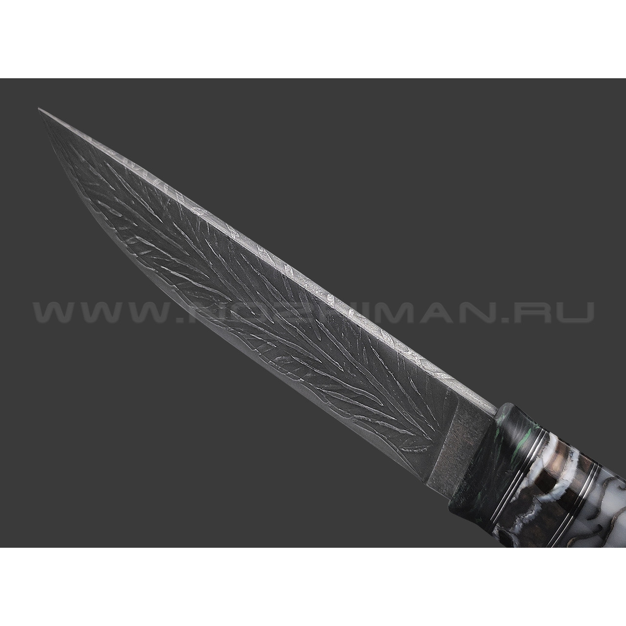 Дмитрий Болбат нож из стали Elmax травление, рукоять Стаб. шишка, зуб мамонта, carbon fiber green