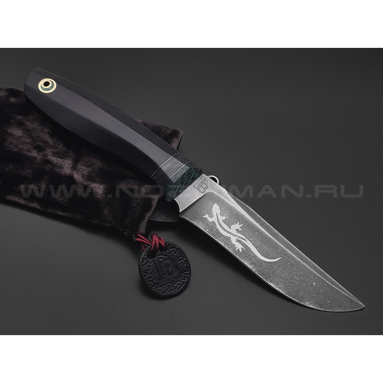 Дмитрий Болбат нож из стали CPR травление, рукоять Черный эбен, carbon fiber, silver twill green, пин с малахитом