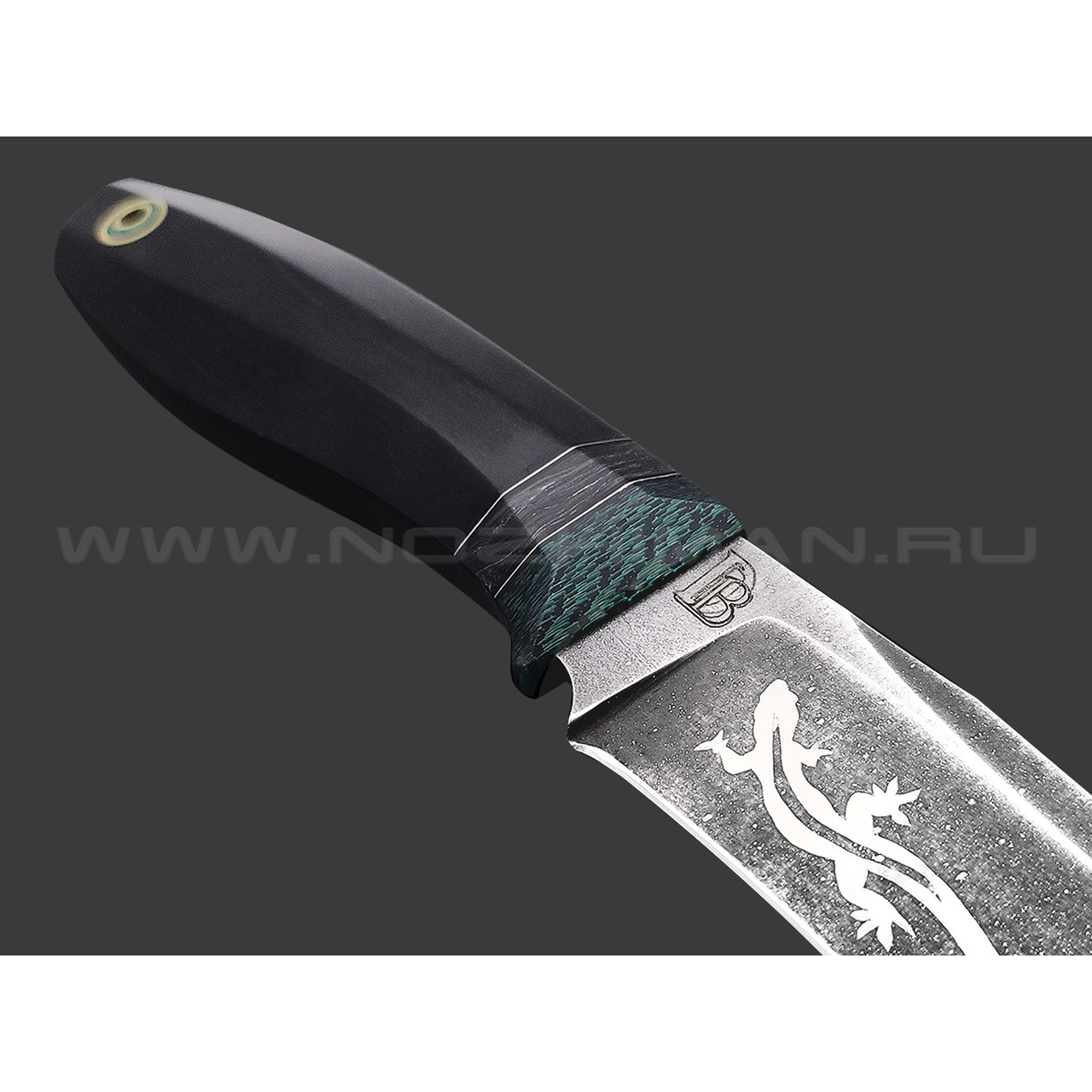 Дмитрий Болбат нож из стали CPR травление, рукоять Черный эбен, carbon fiber, silver twill green, пин с малахитом