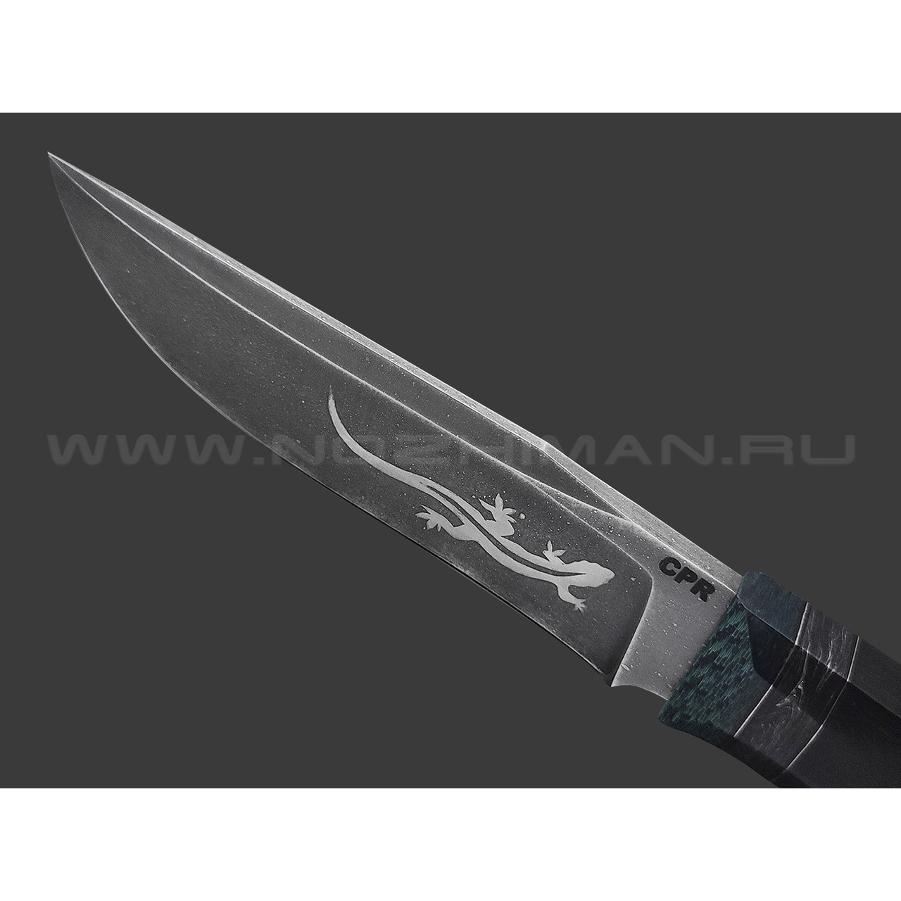 Дмитрий Болбат нож из стали CPR травление, рукоять Черный эбен, carbon fiber, silver twill green, пин с малахитом