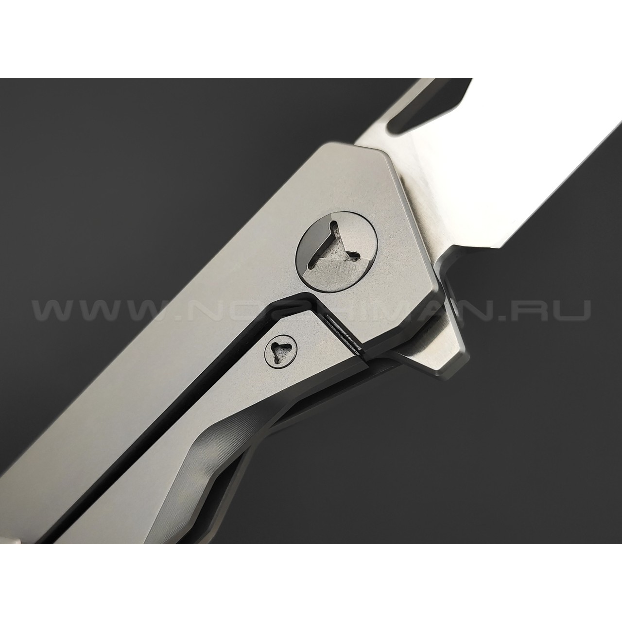 Mr.Blade складной нож Keeper "Тигр" сталь M390 satin, рукоять Titanium, ручная художественная гравировка