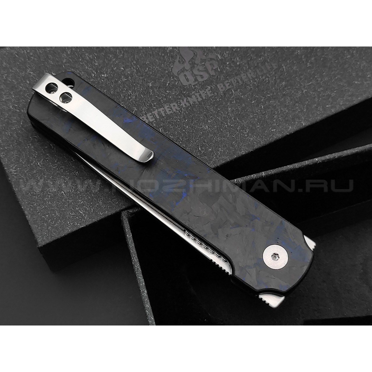 Нож QSP Lark QS144-E сталь 14C28N satin, рукоять Chaotic carbon fiber blue