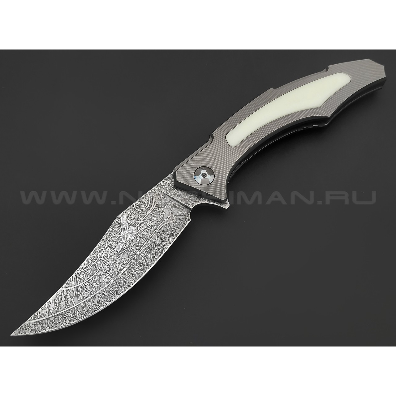 Neyris Knives складной нож Toa сталь CPM 3V, рукоять Titanium, moonglow, травление Николая Ежелева