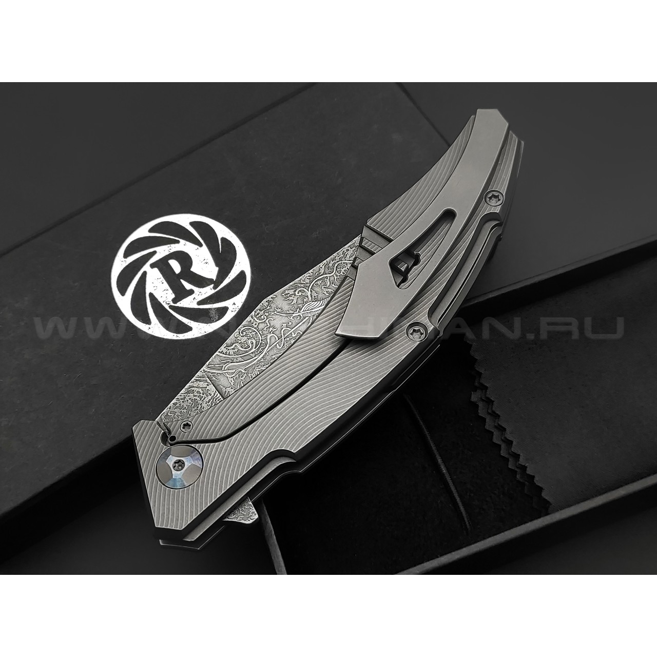 Neyris Knives складной нож Toa сталь CPM 3V, рукоять Titanium, moonglow, травление Николая Ежелева