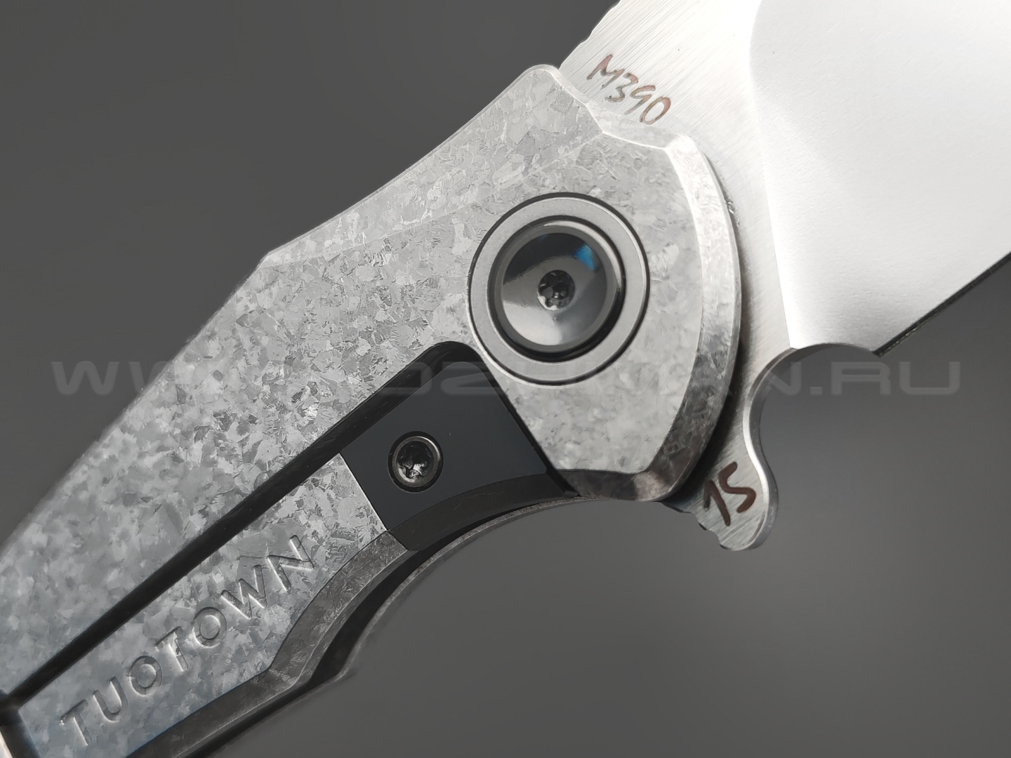 TuoTown нож Alatus-2 Integral сталь M390 bead-blast & satin, рукоять Titanium Crystal Grey