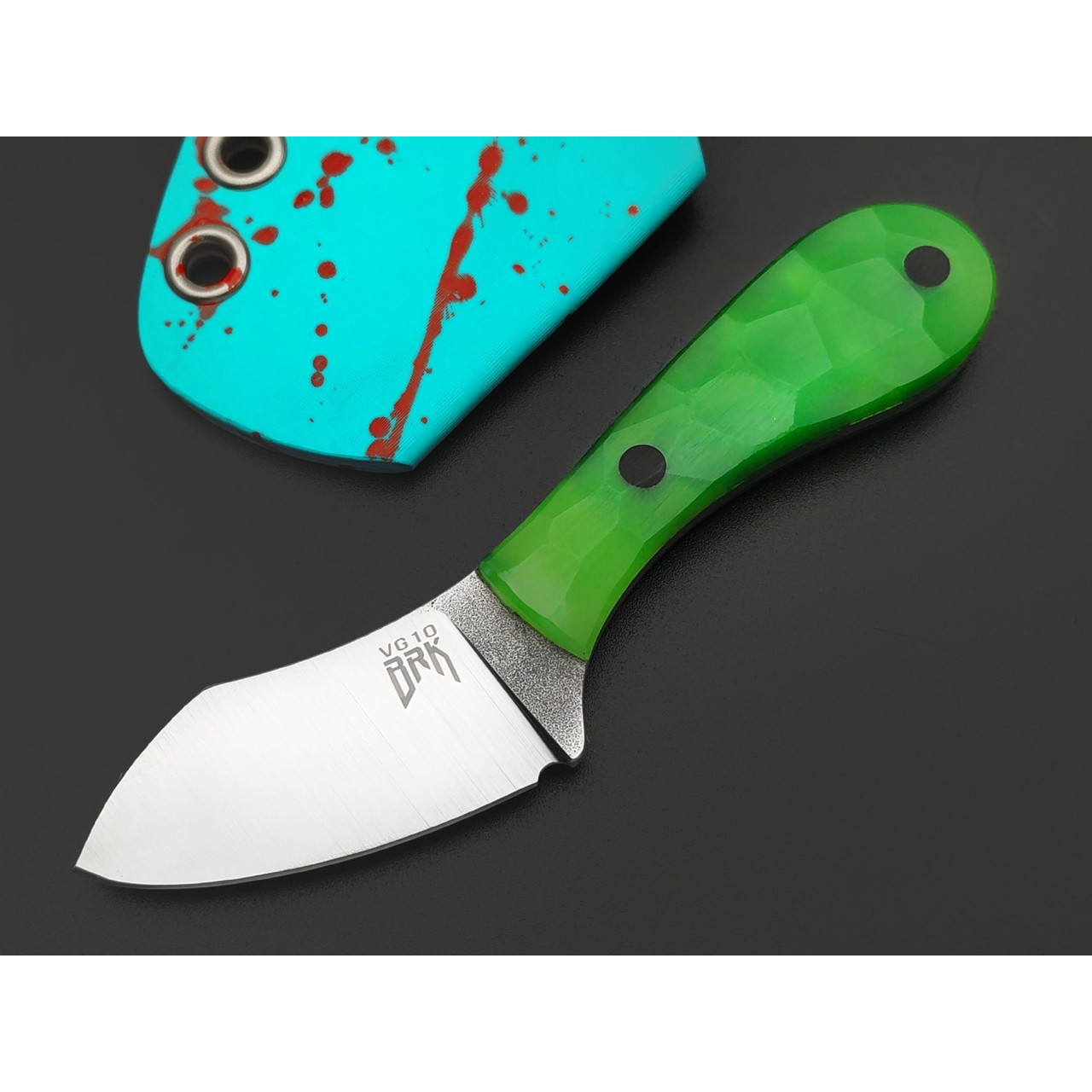 BRK нож Зефирка BX0230 сталь VG-10 satin, рукоять Luminofor composite green