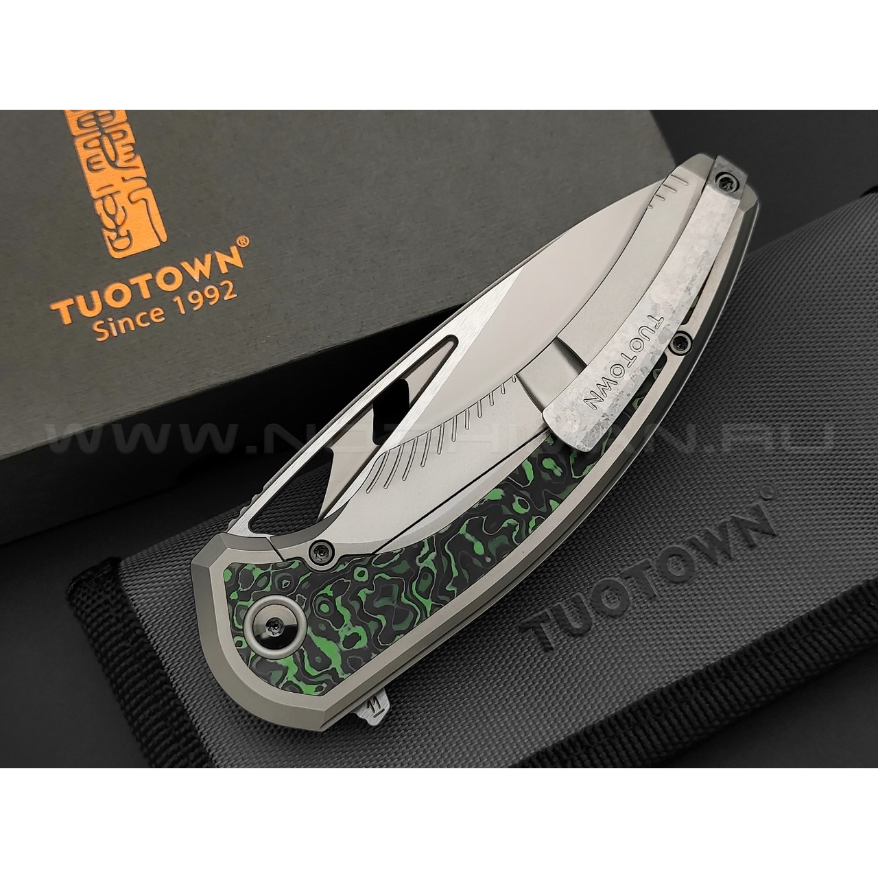 TuoTown складной нож Whale Limited TWL-MG сталь M390 bead-blast & satin, рукоять Titanium TC4, Carbon fiber green