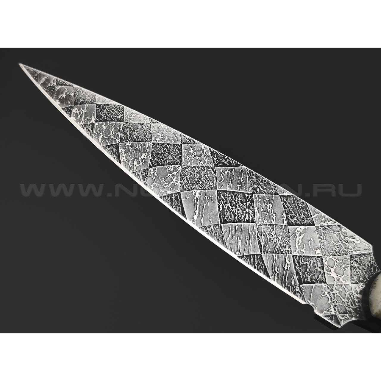 Волчий Век нож Кинжалойд Custom сталь N690 WA травление, рукоять Кость жирафа, G10 black, карбон