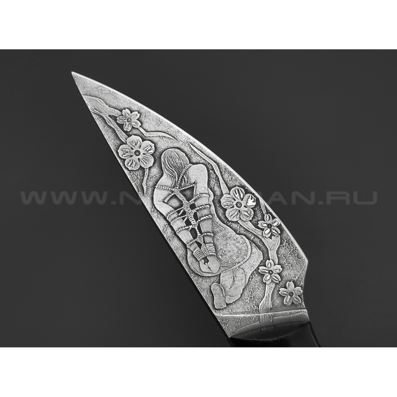 Волчий Век нож МасичЬка Custom Shibari Edition сталь M390 WA Худ.травление, рукоять G10 black, мозаичный пины