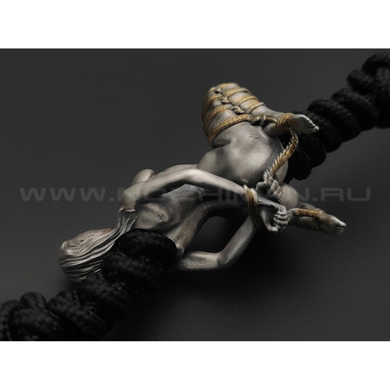 Волчий Век нож МасичЬка Custom Shibari Edition сталь M390 WA Худ.травление, рукоять G10 black, мозаичный пины