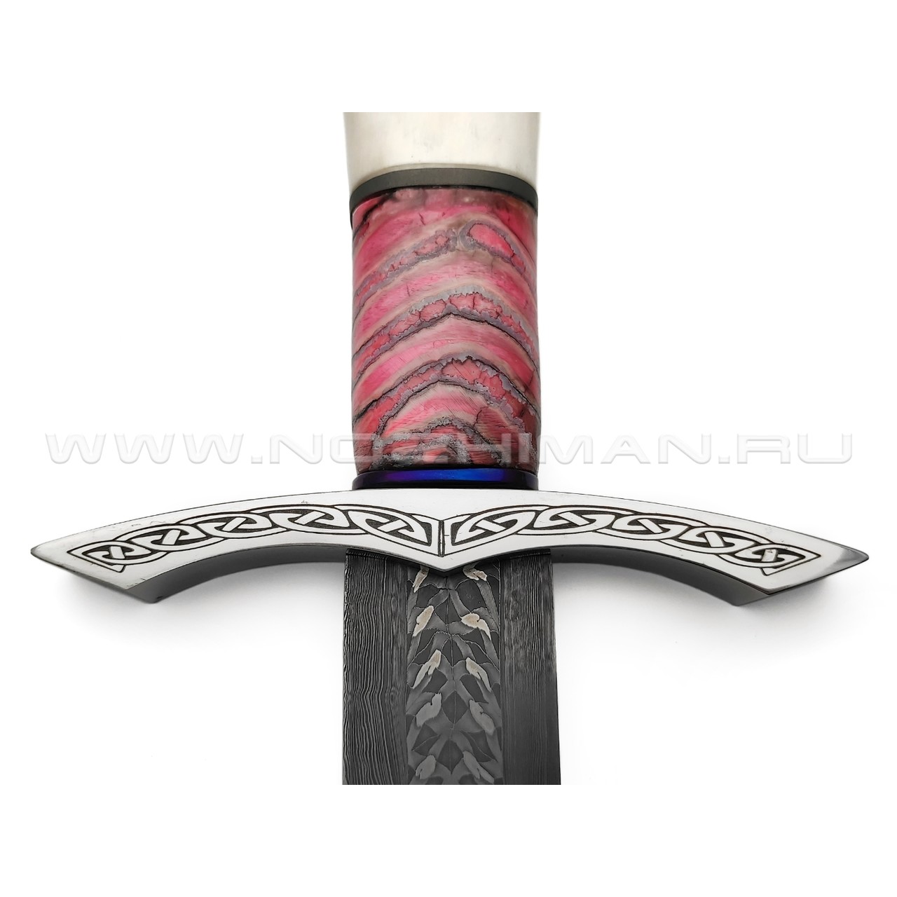 Корзун Александр меч из мозаичного дамаска (Матвеев), рукоять Бивень мамонта с резьбой и скримшоу, зуб мамонта, титан