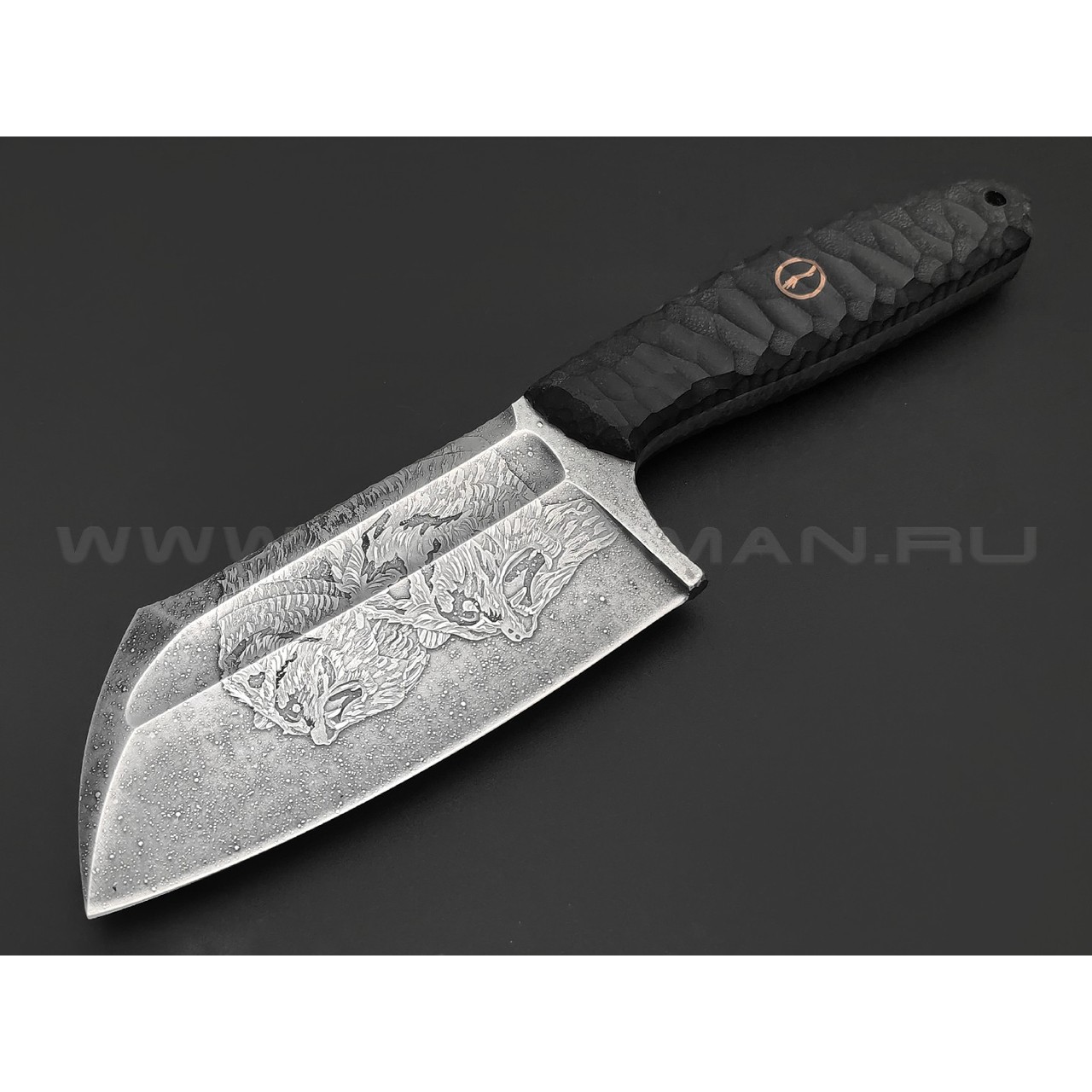 Волчий Век нож Бугай Custom сталь 95Х18 WA худ. травление, рукоять G10 black & red, пин WA, пины карбон