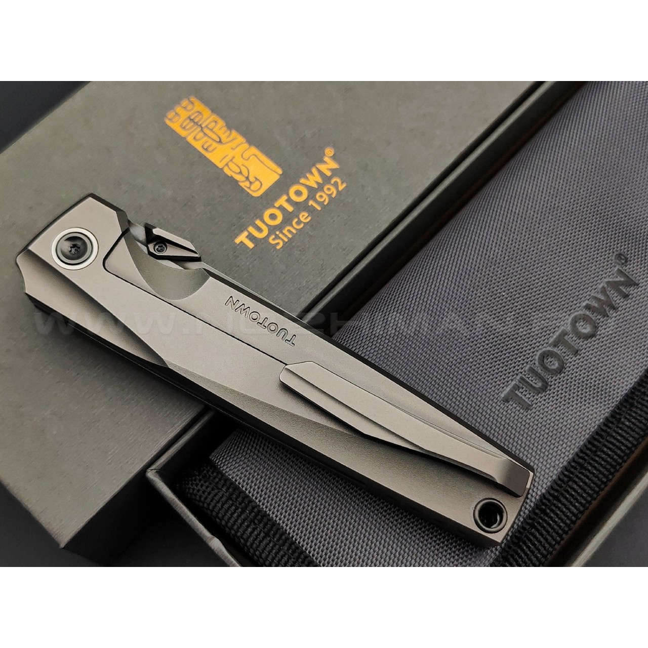TuoTown складной нож Asesino Limited Edition TAO-SS сталь Laminated SLD DLC, рукоять Titanium TC4 Graphite