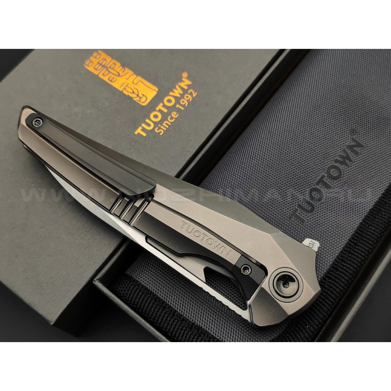 TuoTown складной нож Magpie Limited Edition TMP-MS сталь M390, рукоять Titanium TC4 graphite