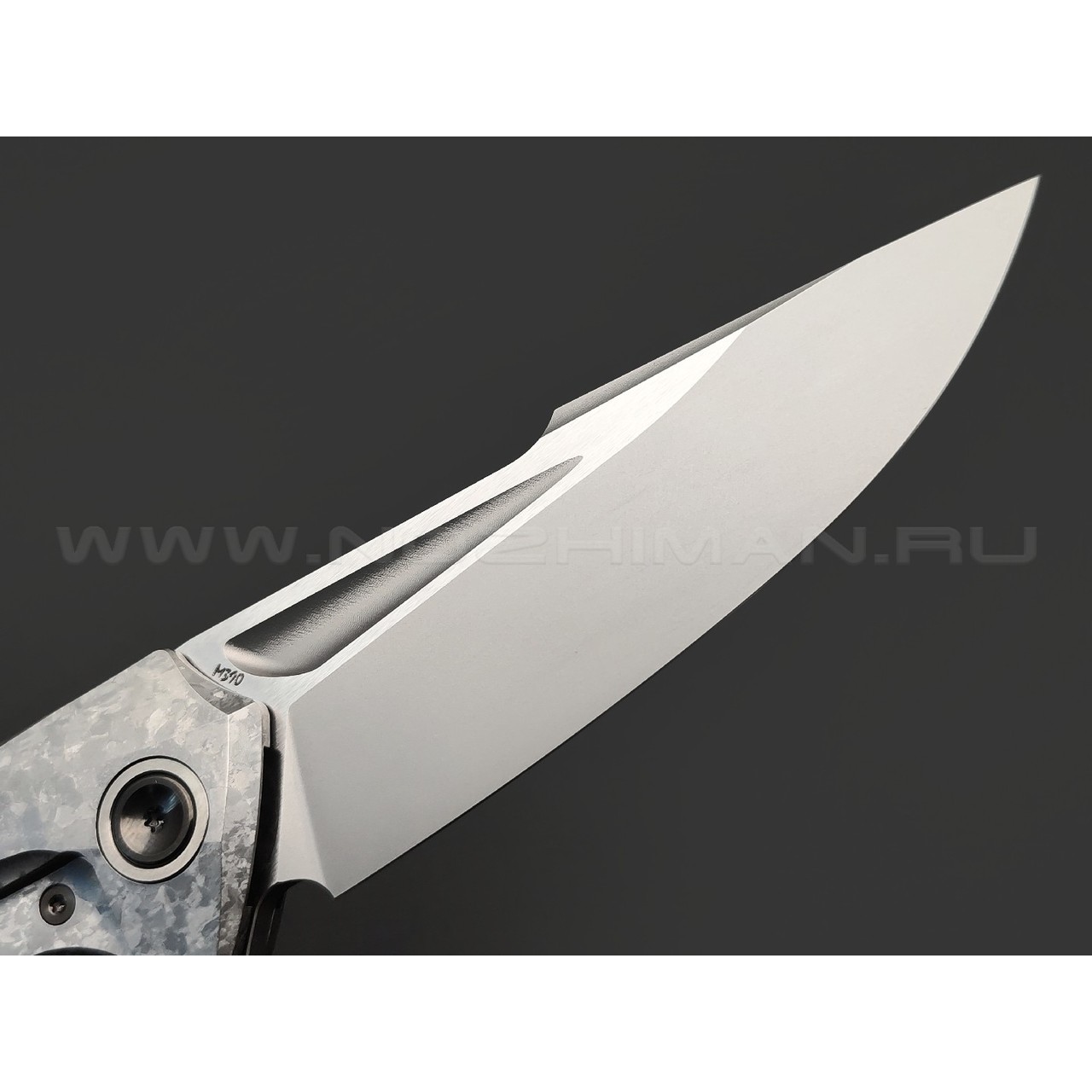 TuoTown складной нож Guerrero Limited Edition TGR-MKG сталь M390, рукоять Crystal titanium grey, carbon fiber green