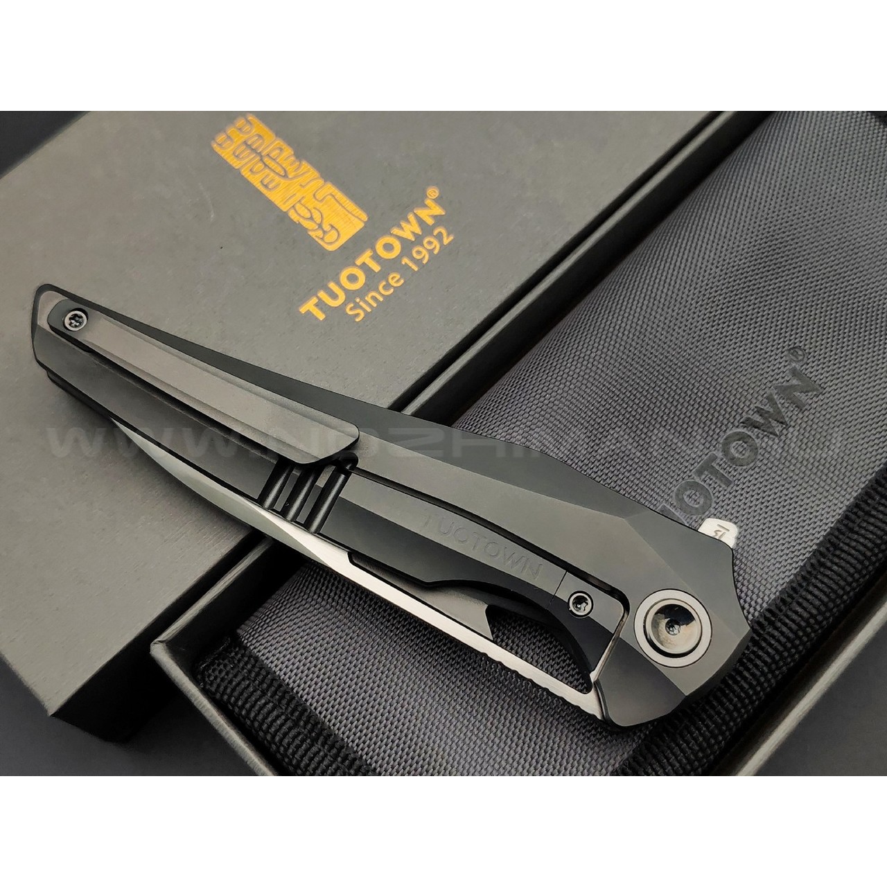 TuoTown складной нож Magpie Limited Edition TMP-MDC сталь M390, рукоять Titanium TC4 black