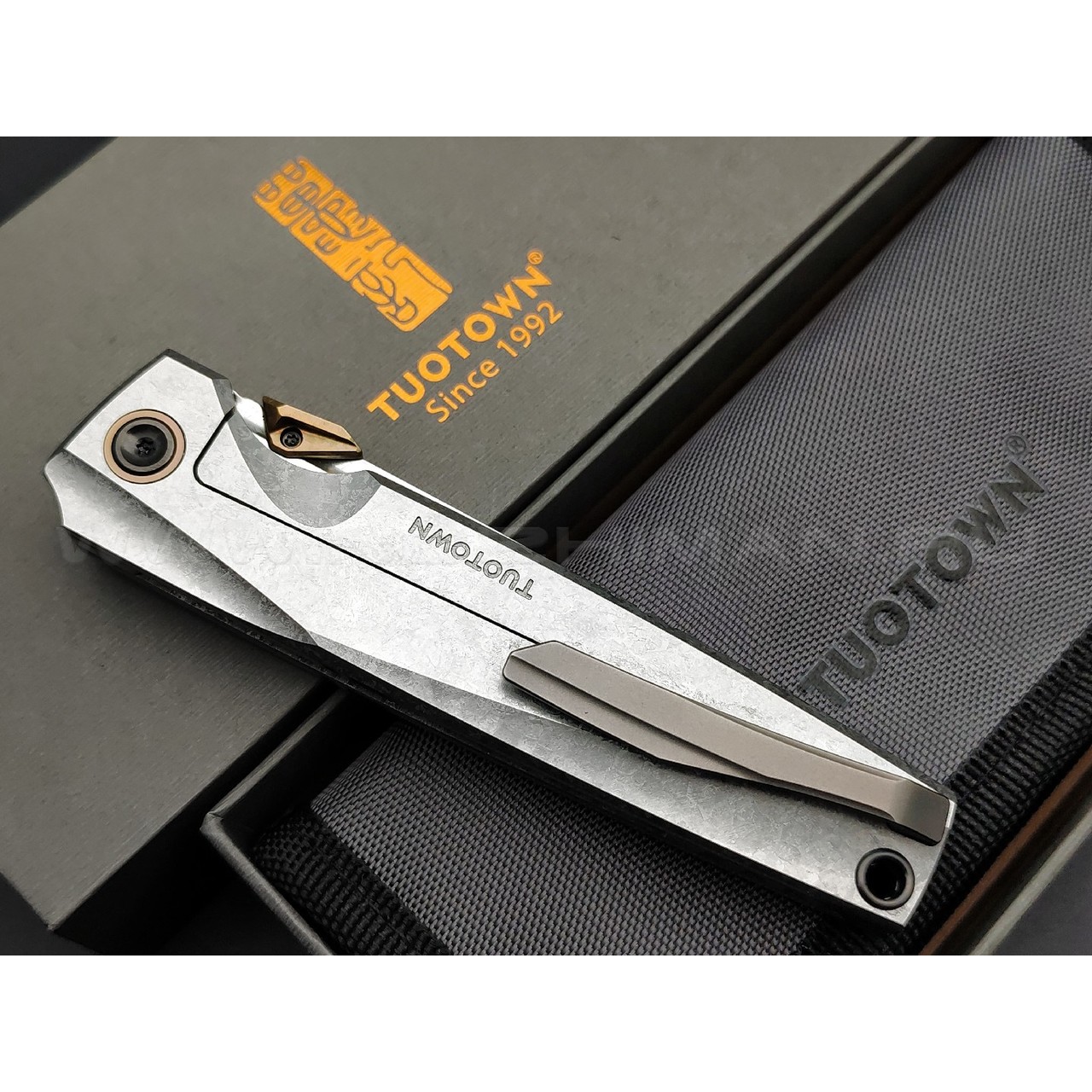 TuoTown складной нож Asesino Limited Edition TAO-MK сталь M390 satin, рукоять Crystal titanium grey