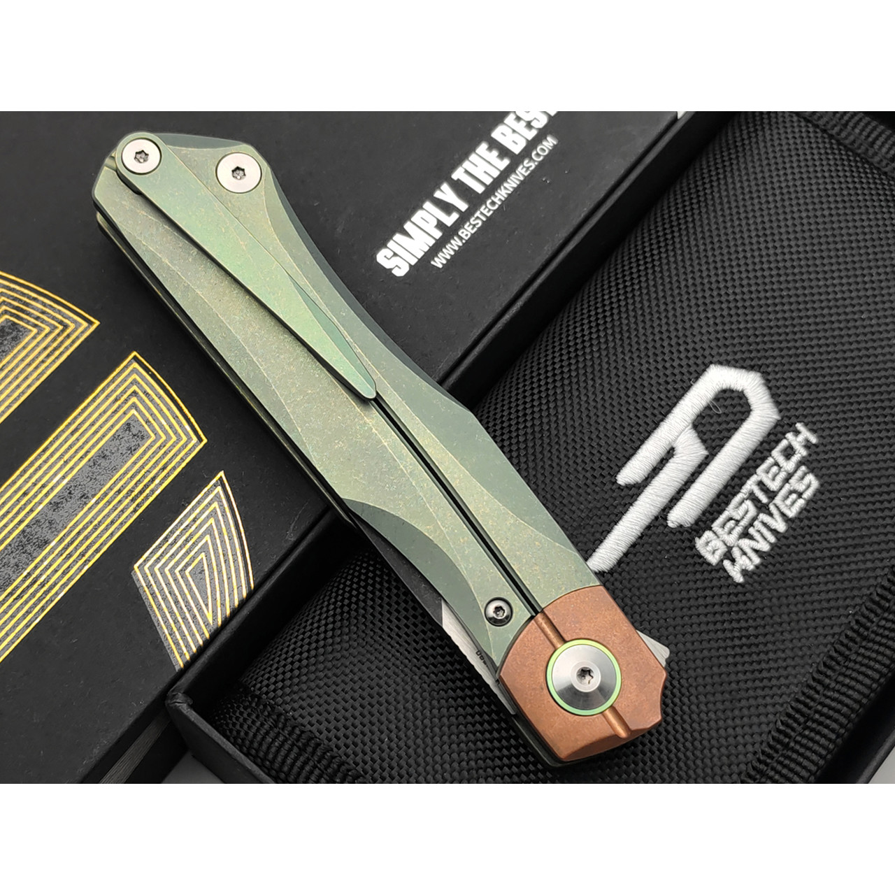 Нож Bestech Thyra Retro Green BT2106E сталь M390, рукоять Titanium, copper