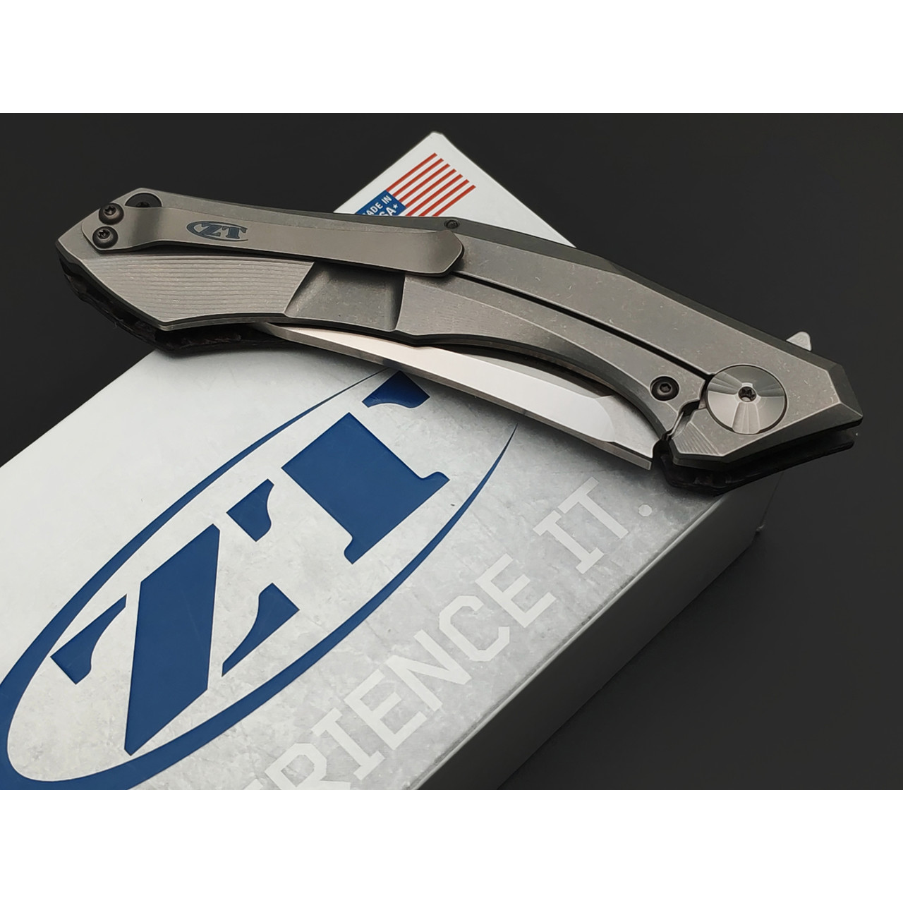 Zero Tolerance нож 0462 сталь CPM 20CV satin, рукоять Titanium, carbon fiber