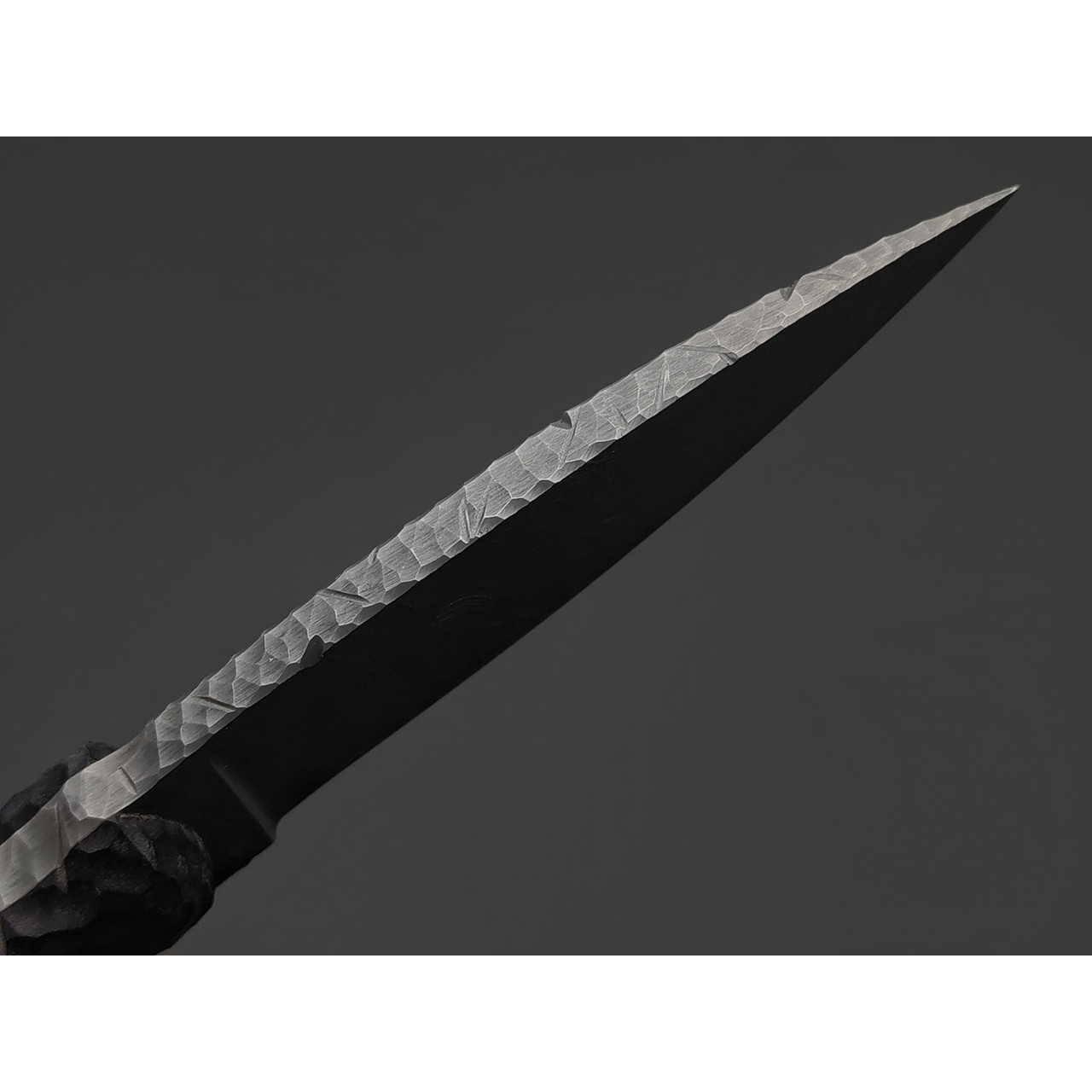 Волчий Век нож Стрела Custom сталь 95Х18 WA художественное травление, Рукоять G10 black, пины карбон