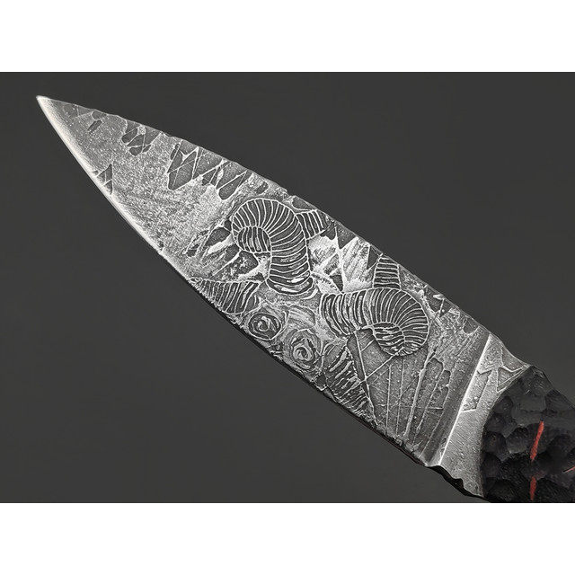 Волчий Век нож Стрела Custom сталь 95Х18 WA художественное травление, Рукоять G10 black, пины карбон
