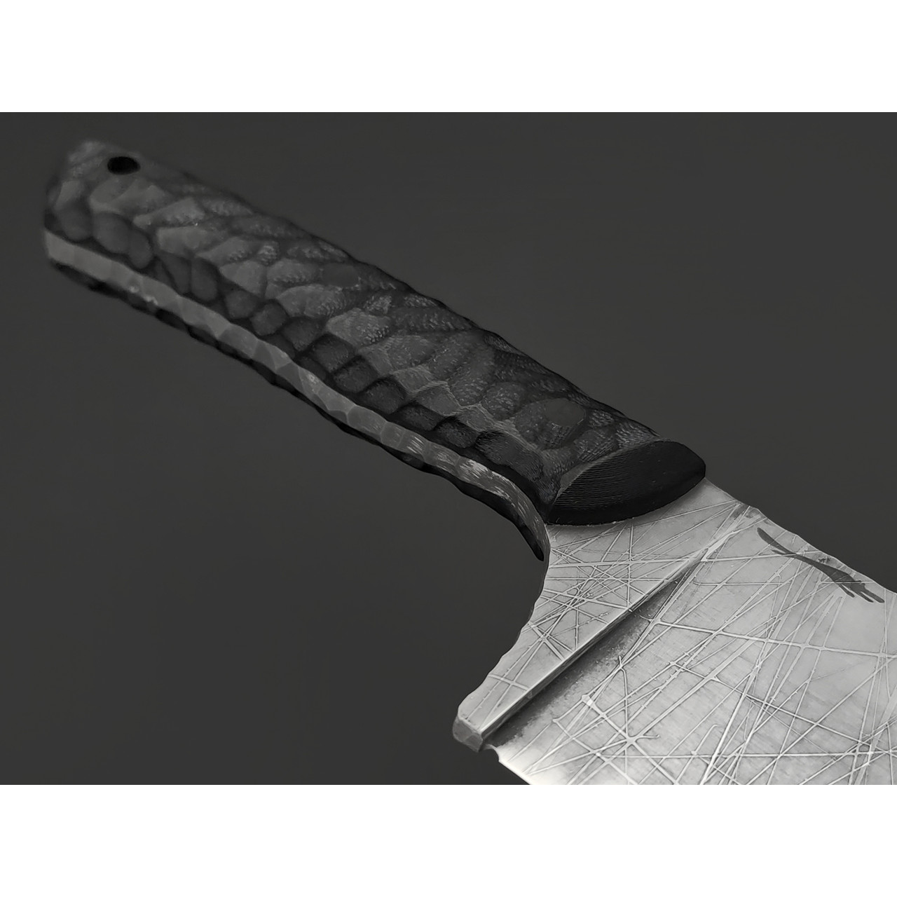 Волчий Век нож Бугай Custom сталь N690 WA художественное травление, Рукоять G10 black, пины карбон