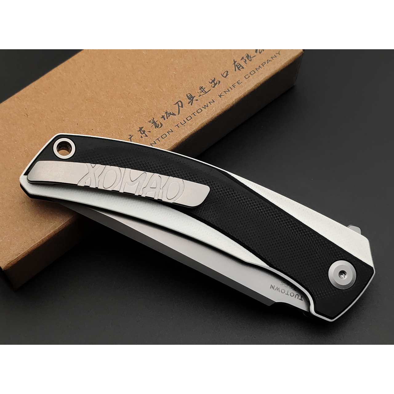 TuoTown складной нож Xomao сталь T10S, рукоять G10 black & white, Titanium TC4