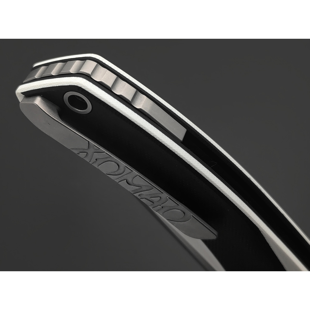 TuoTown складной нож Xomao сталь T10S, рукоять G10 black & white, Titanium TC4