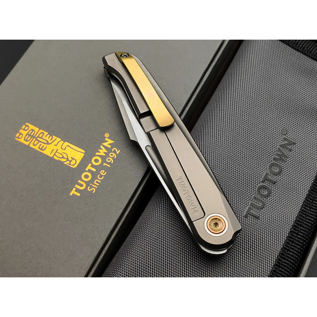 TuoTown складной нож Fin TFI-MJ сталь M390 satin, рукоять Titanium TC4 Grey, Crystal Titanium