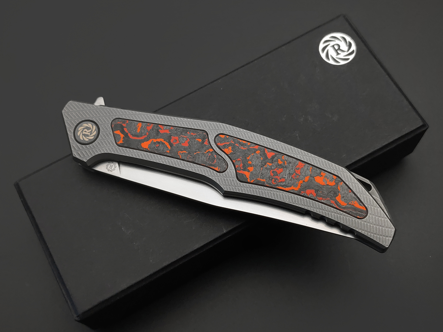 Neyris Knives складной нож Коа сталь CPM 3V, рукоять Titanium, Carbon fiber lava flow