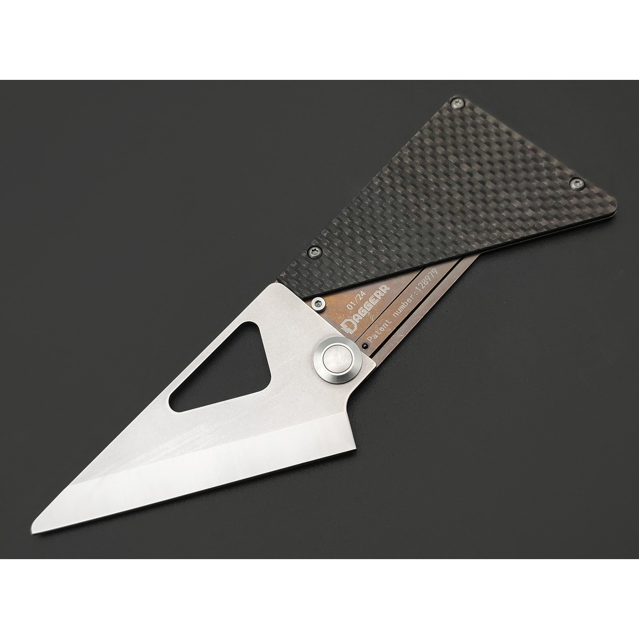 Daggerr нож Cardknife Bronze сталь 8Cr13MoV, рукоять Carbon fiber, titanium