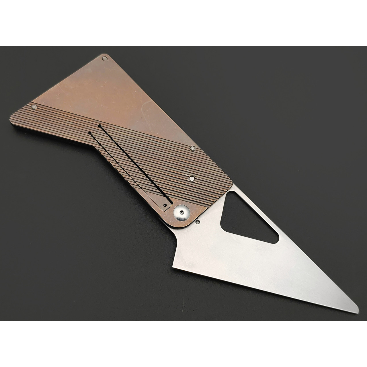Daggerr нож Cardknife Bronze сталь 8Cr13MoV, рукоять Carbon fiber, titanium